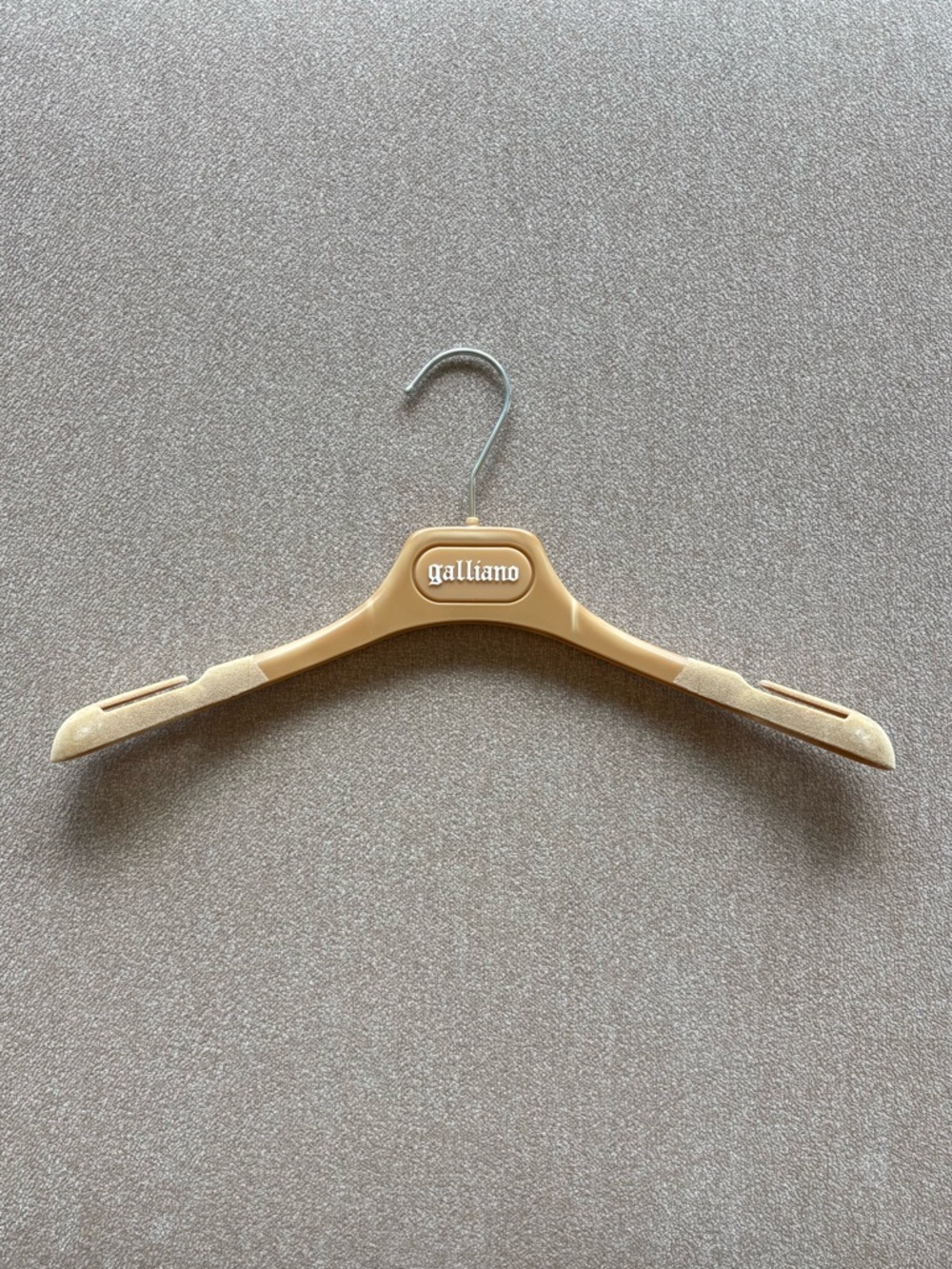 GALLIANO Hanger